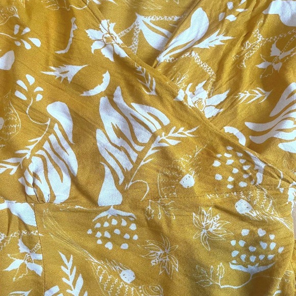 Cleobella X REVOLVE Bonita | XS | Yellow Floral Wrap Mini Dress Flutter Sleeve - Picture 4 of 9